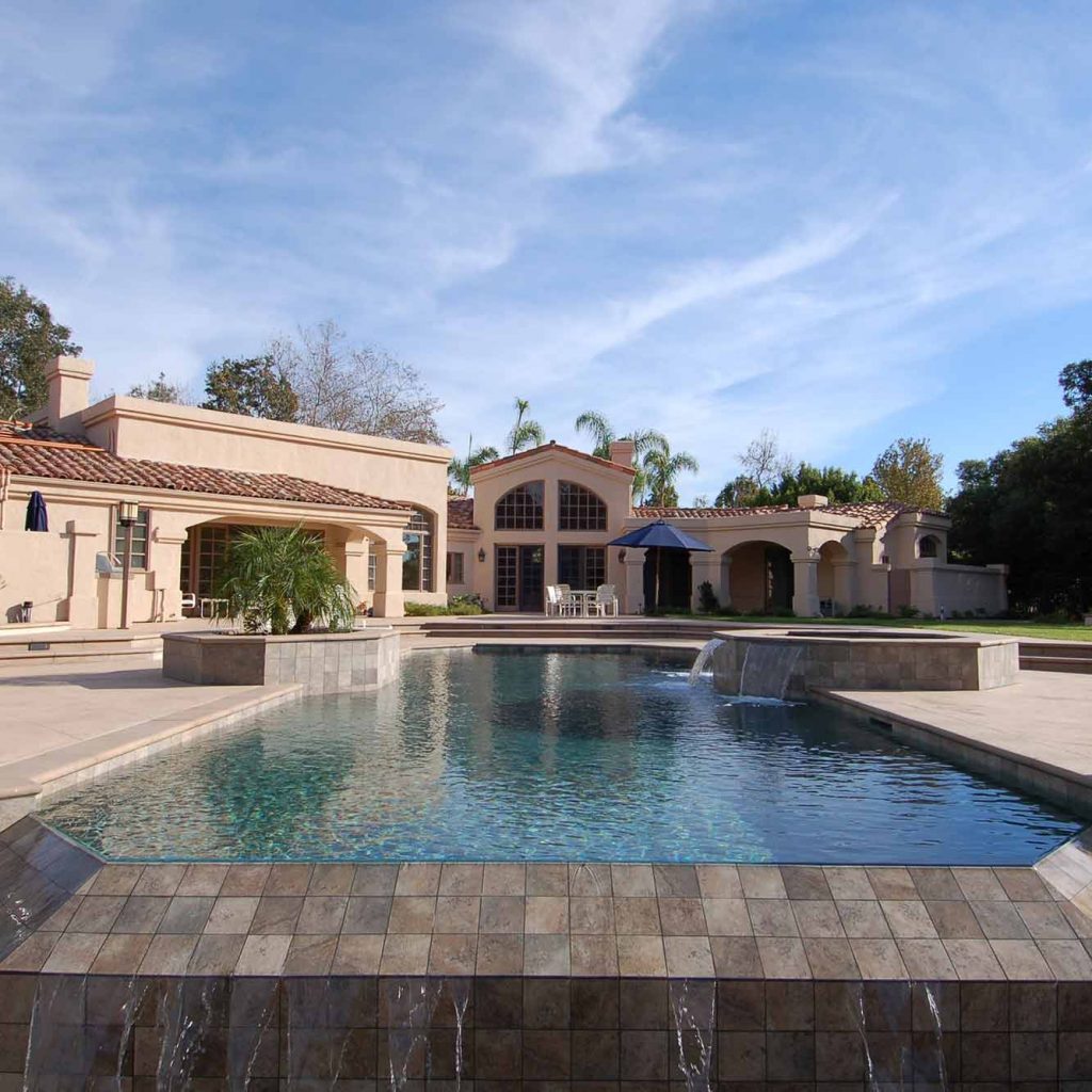 Breathtaking vanishing edge pool built by Pacific Sun Pool and Spa.